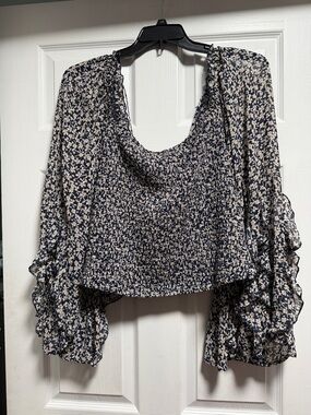 torrid Navy and White Smocked Floral Puff Sleeve Top